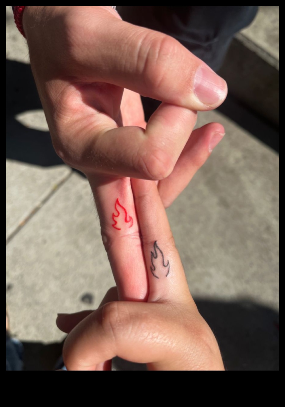 Tatuaje cu flăcări gemene care simbolizează dragostea eternă 5 Flăcări gemene: tatuaje de cuplu care aprind legături pasionale