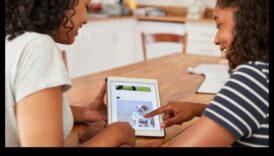 Conversații în spațiul de conținut Construirea relațiilor printru intermediul mijloci digitală 4 Conversații în spațiul de conținut: construirea de relații prin media digitală