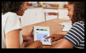 Conversații în spațiul de conținut: construirea de relații prin media digitală