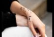 Șoapte elegante: frumusețe subtilă în arta tatuajelor încheieturii mâinii