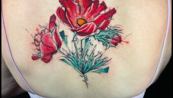 Eleganță fluidă: îmbrățișează grația tatuajelor cu acuarelă