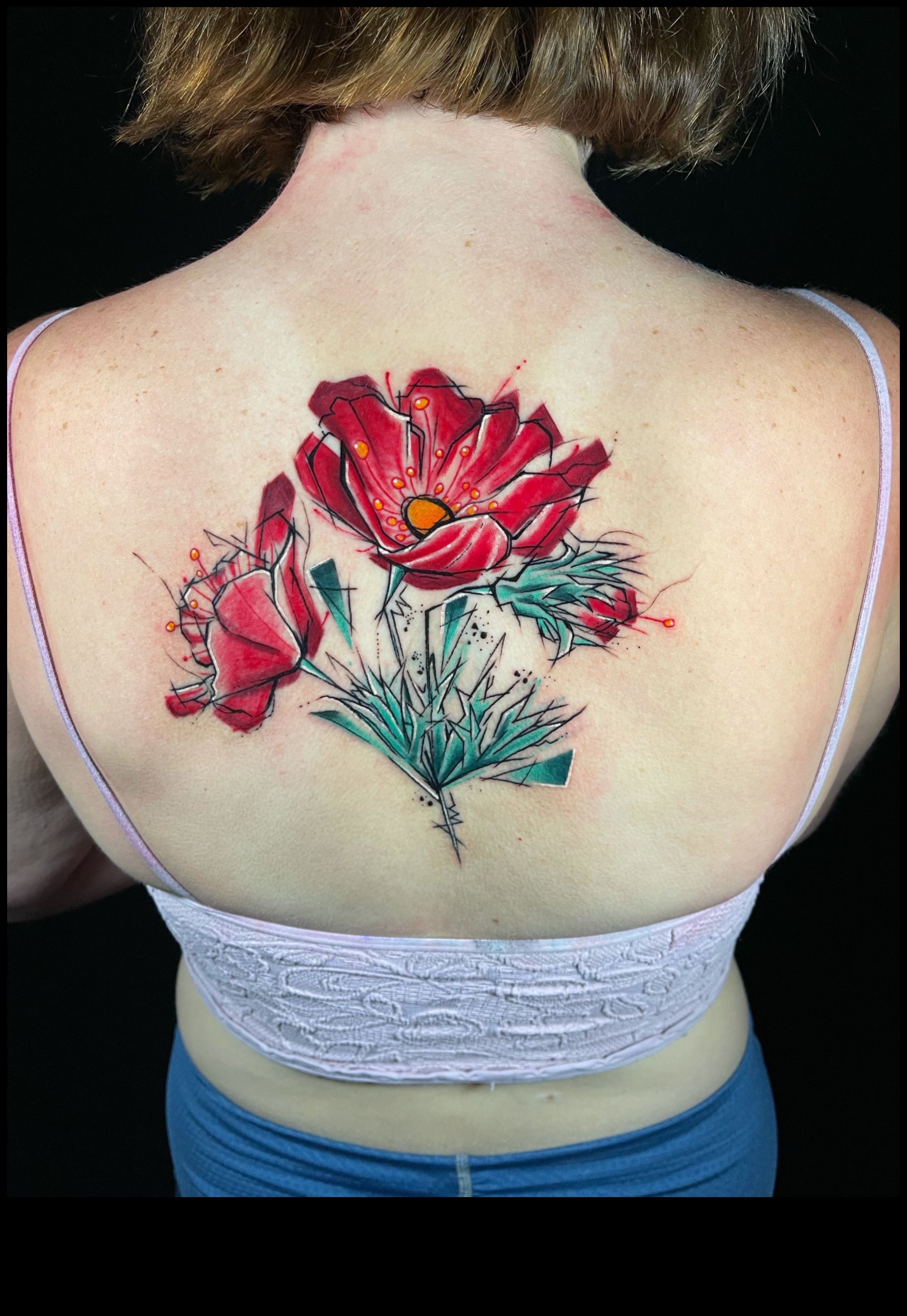 Eleganță fluidă: îmbrățișează grația tatuajelor cu acuarelă