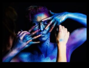 Fuziune artistică: unde creativitatea întâlnește pânza umană