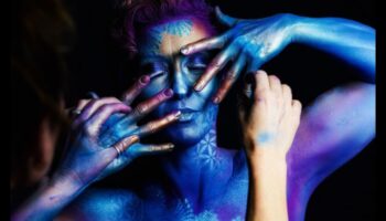 Fuziune artistică: unde creativitatea întâlnește pânza umană