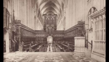 Corurile Catedralei: Reprezentare artistică în spații corale gotice