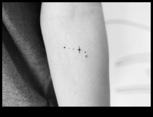 Tiny Triumphs: îmbrățișează alura de cerneală minimalistă subtilă